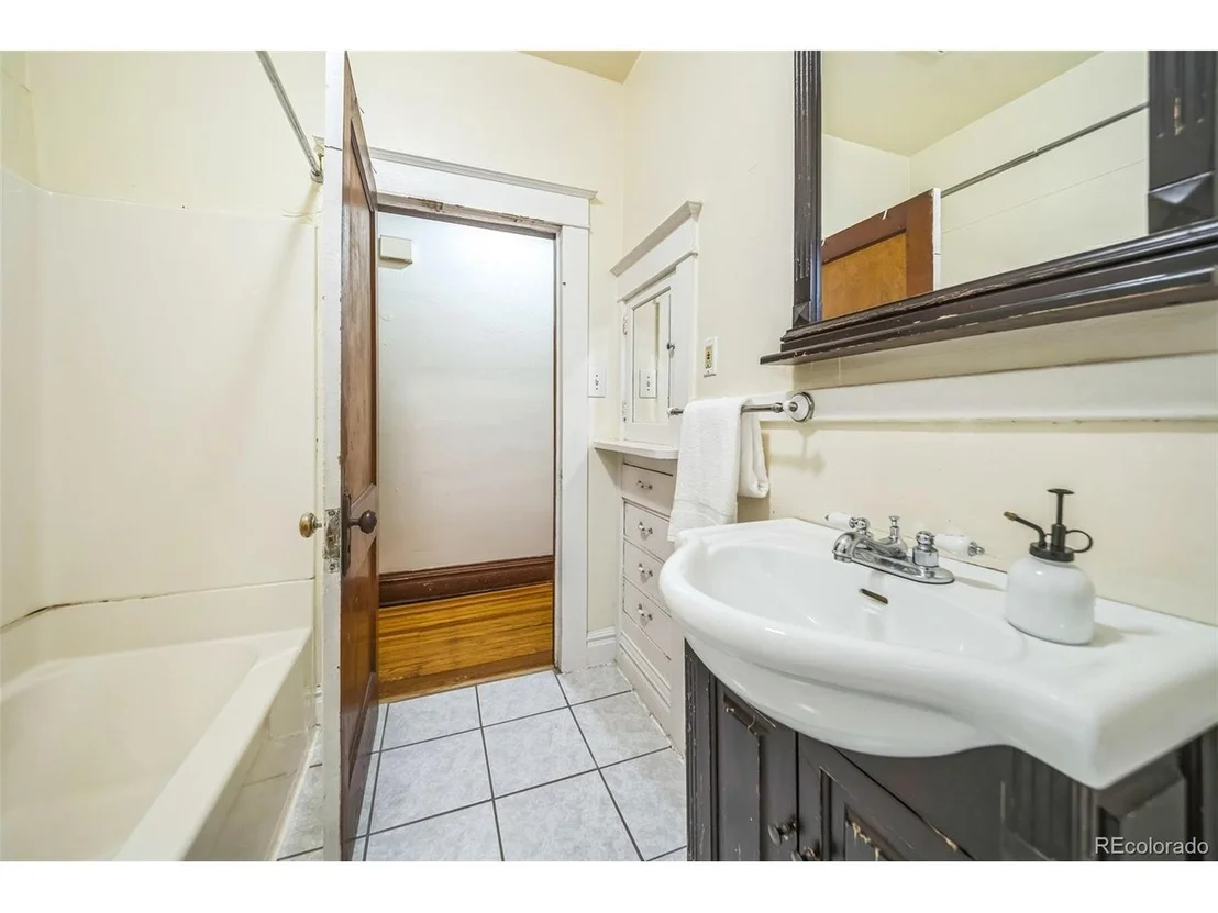 Photo of 3024 W Denver Pl