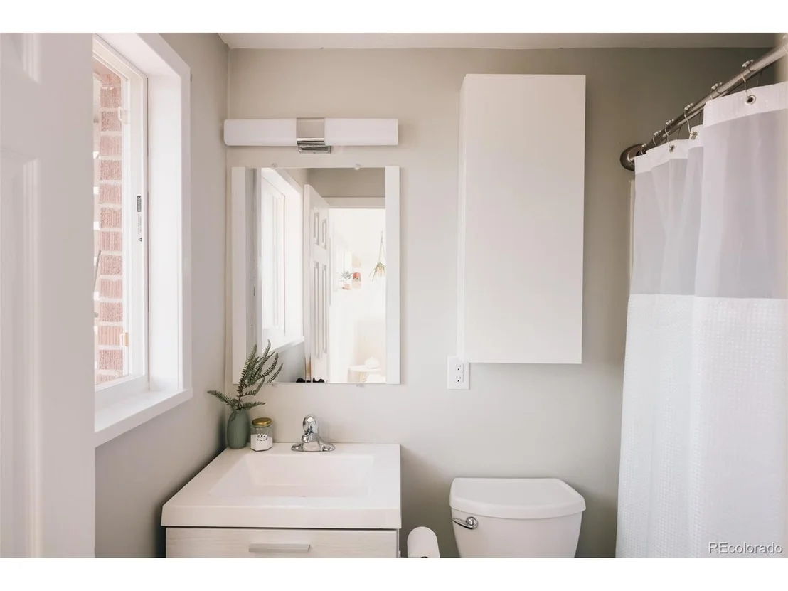 Photo of 4390 Shaw Blvd