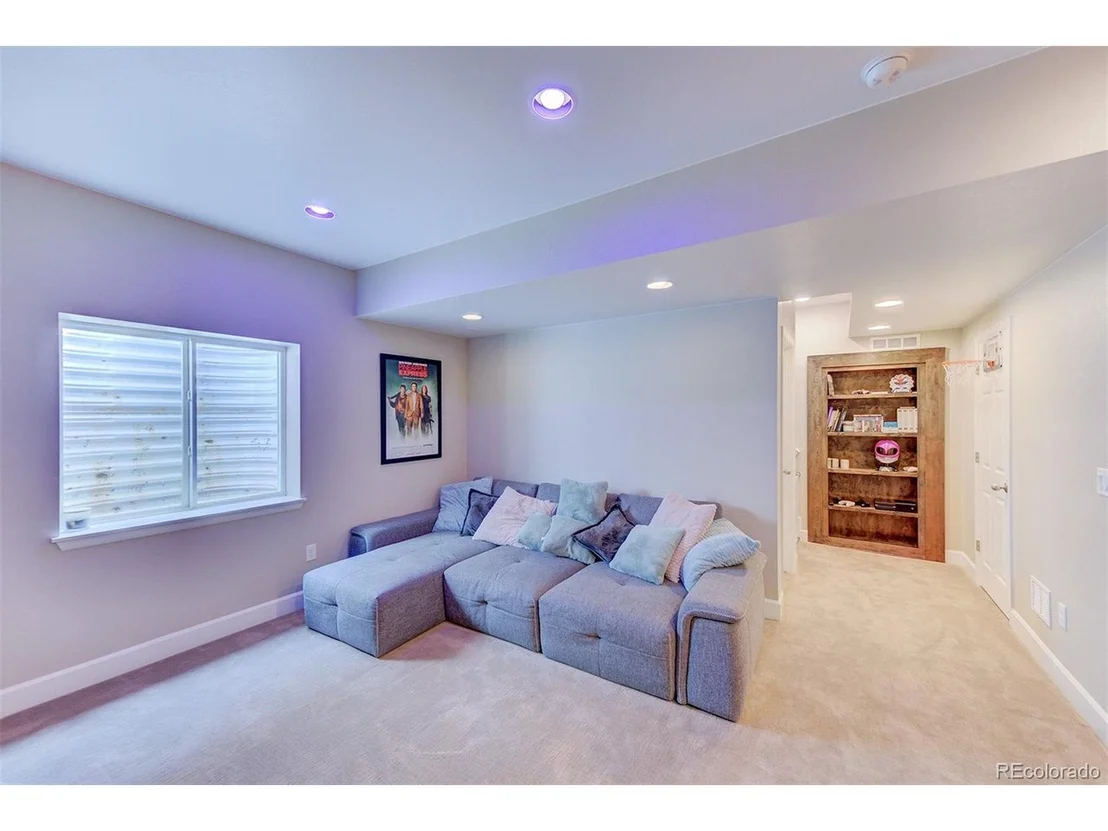 Photo of 6560 Empire Ave