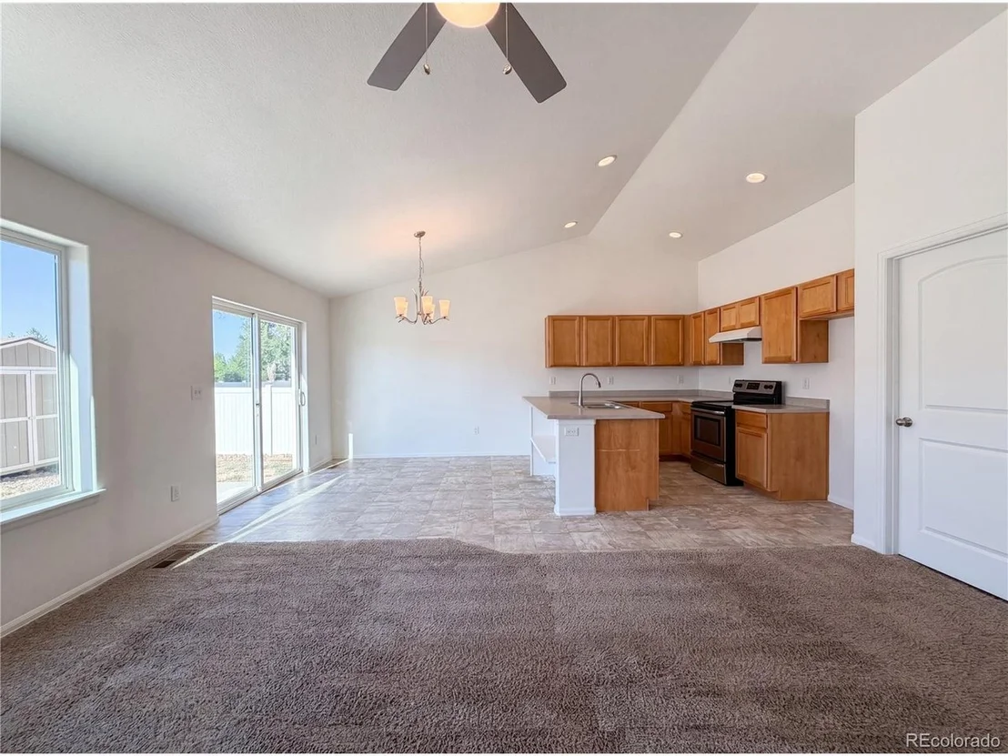 Photo of 948 Scotch Pine Dr
