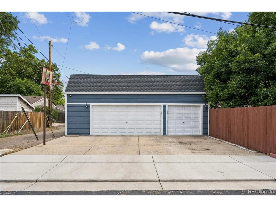 Photo of 2190 Jay St
