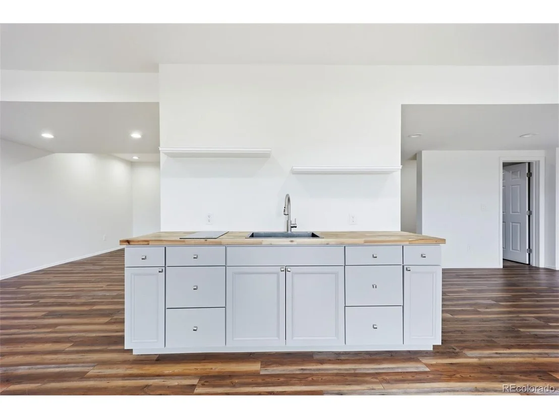 Photo of 42007 Westchester Cir