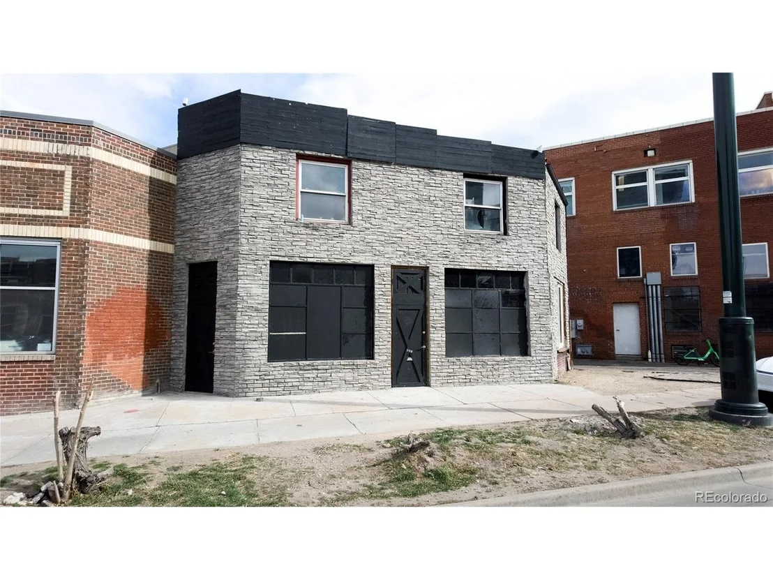 Photo of 2120 N Broadway