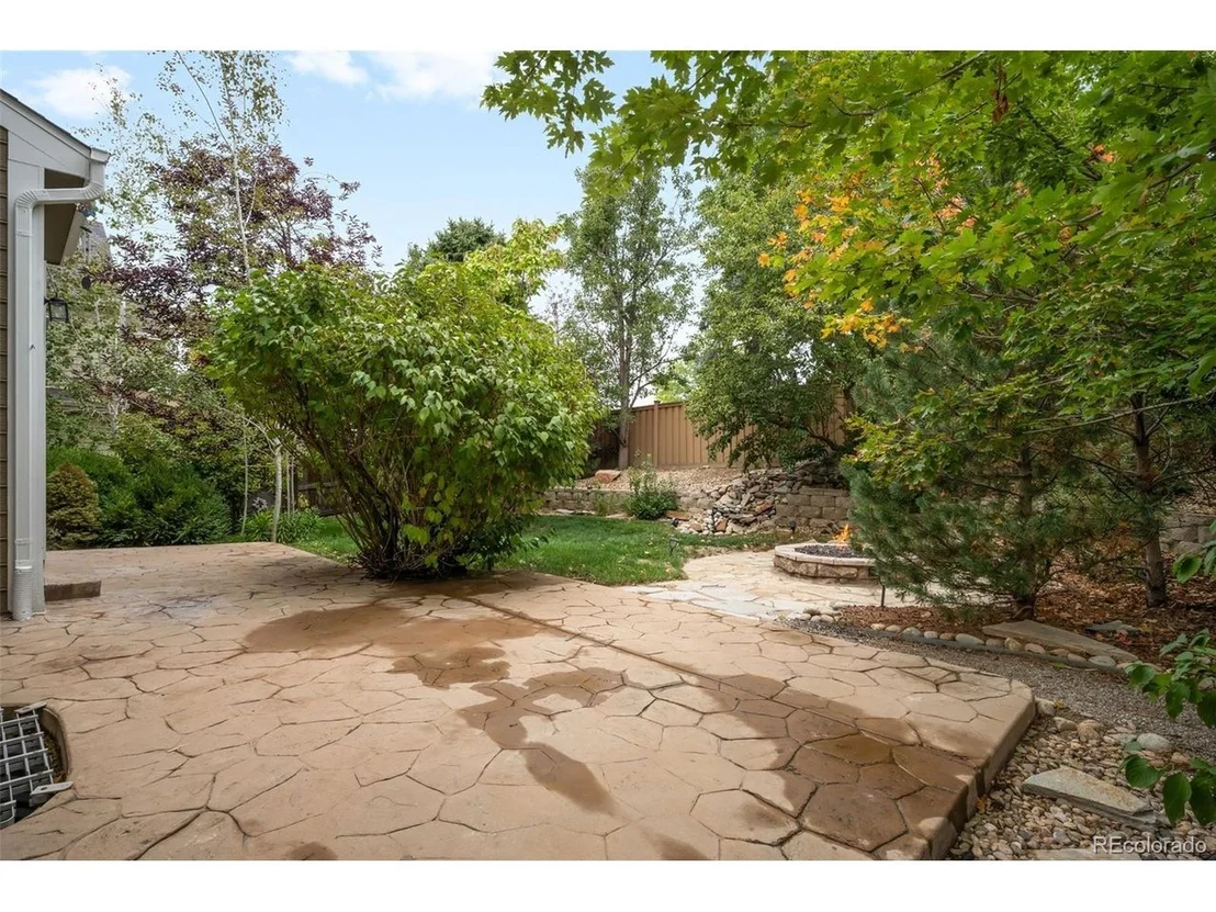 Photo of 869 Shadowstone Dr