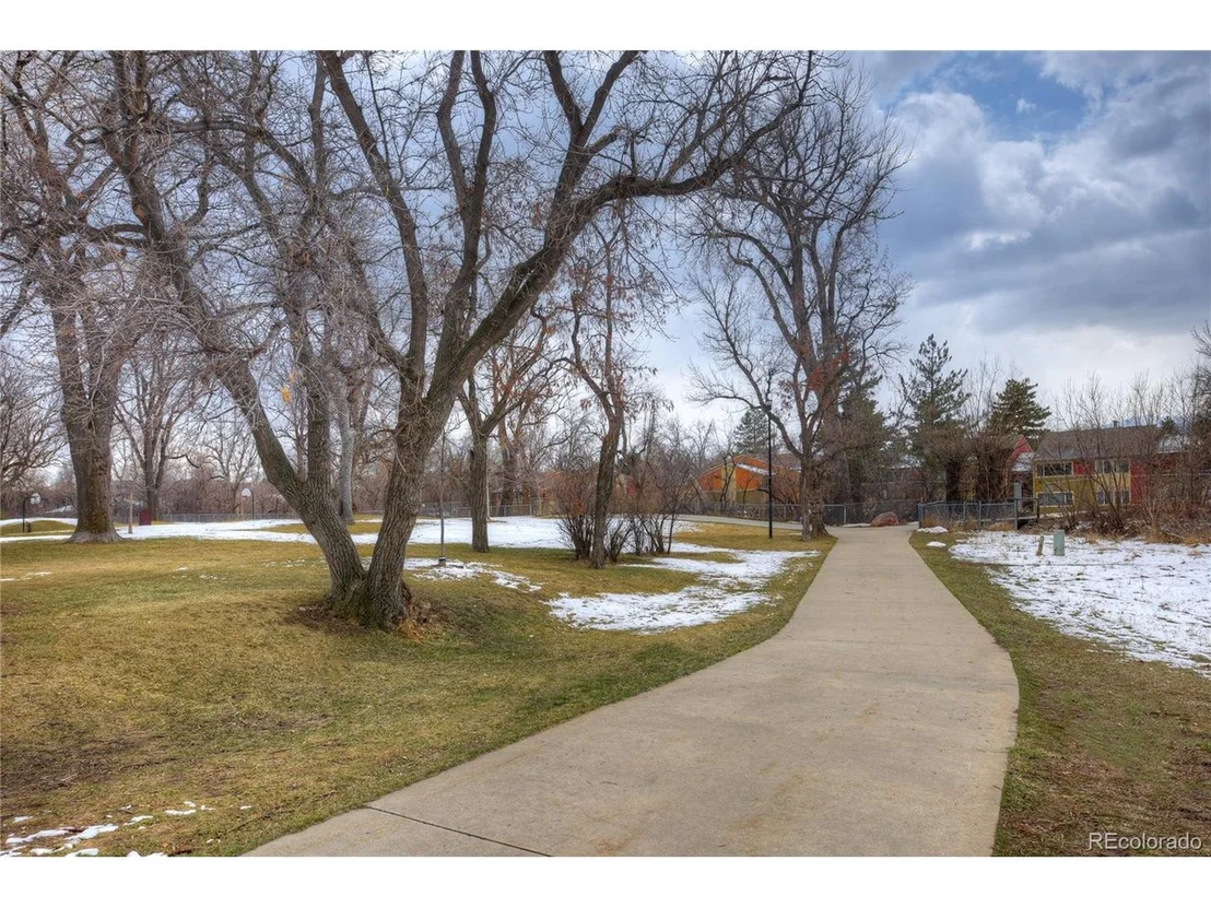 Photo of Unit J35 at 3250 Oneal Cir