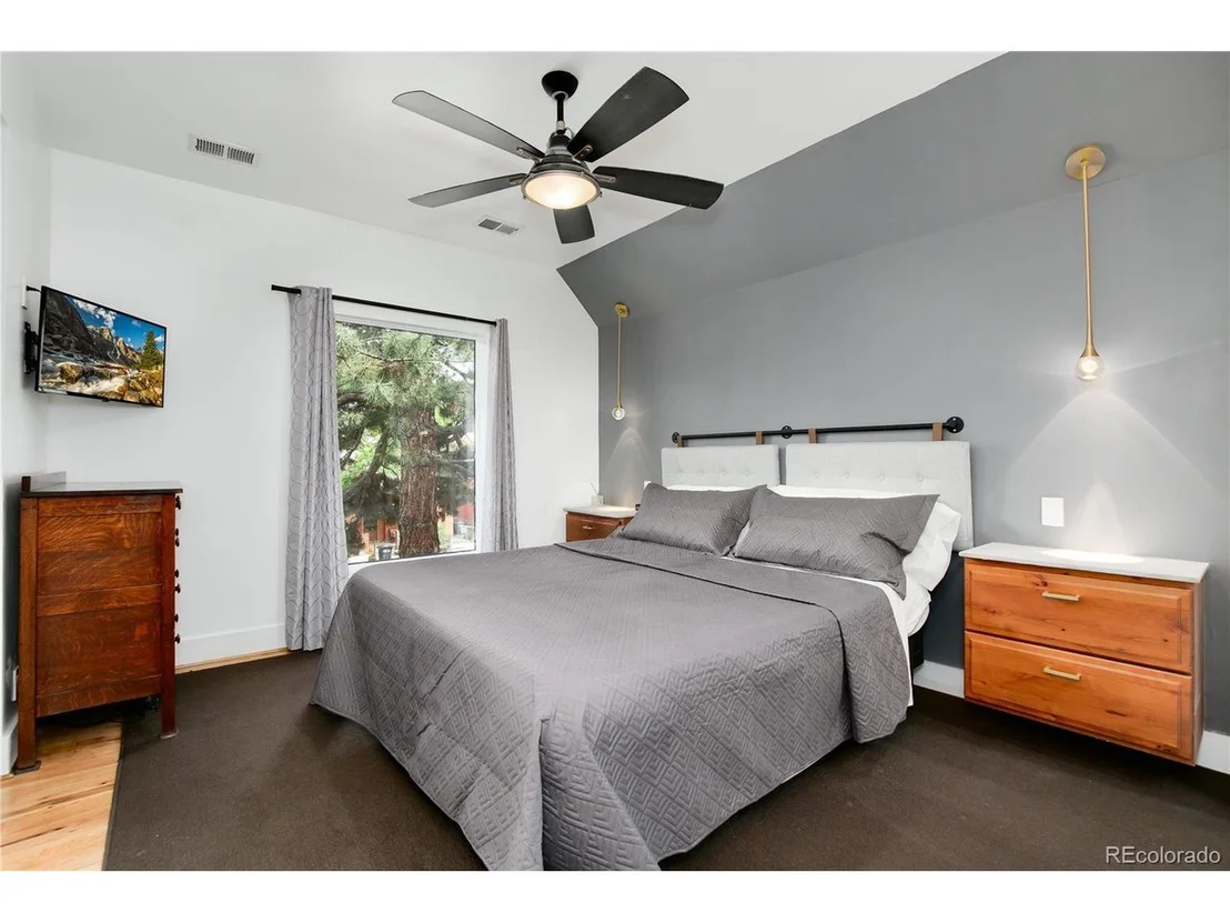 Photo of 3115 Lowell Blvd