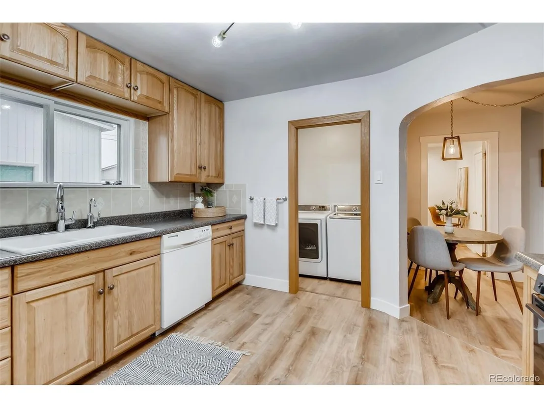 Photo of 2875 Depew St