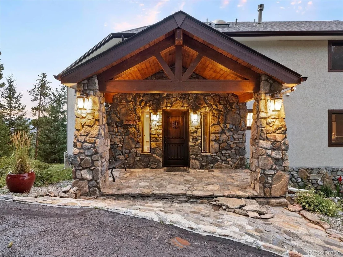 Photo of 913 Saddle Ridge Dr