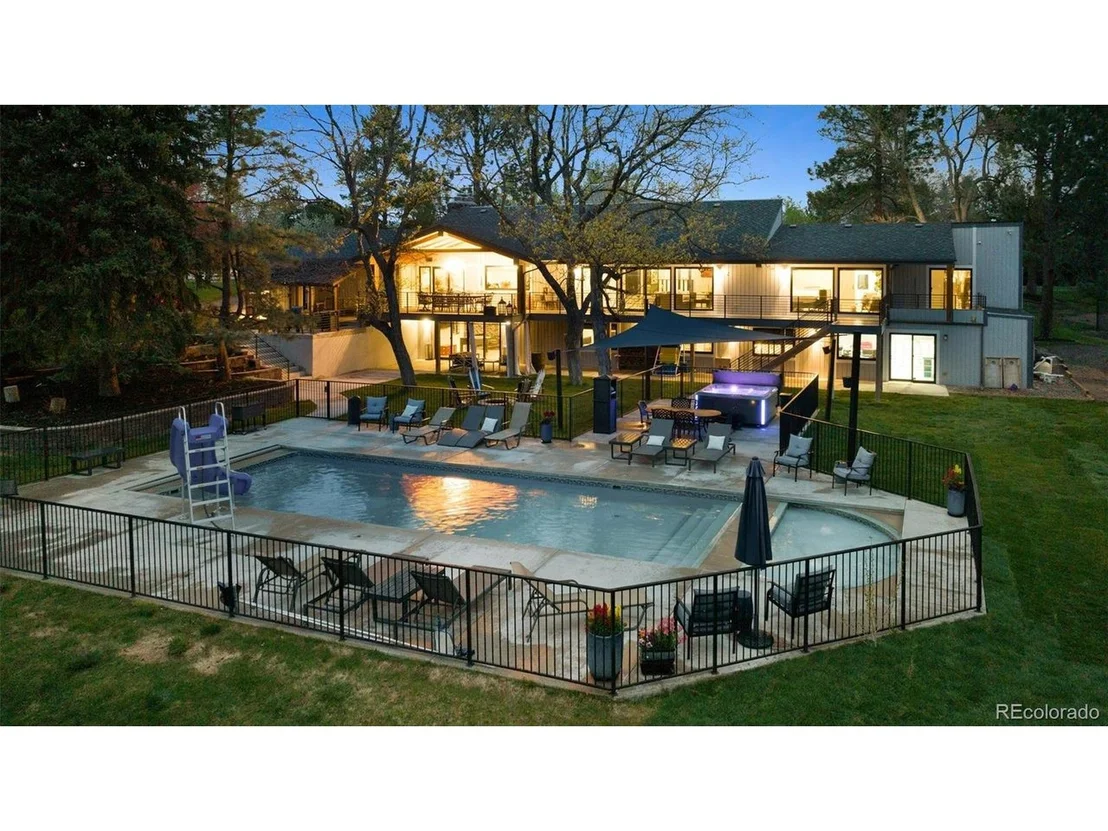 Photo of 620 Front Range Rd