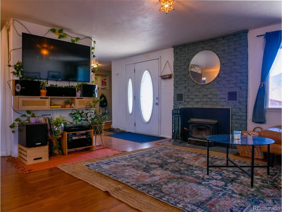 Photo of 541 W 7th St