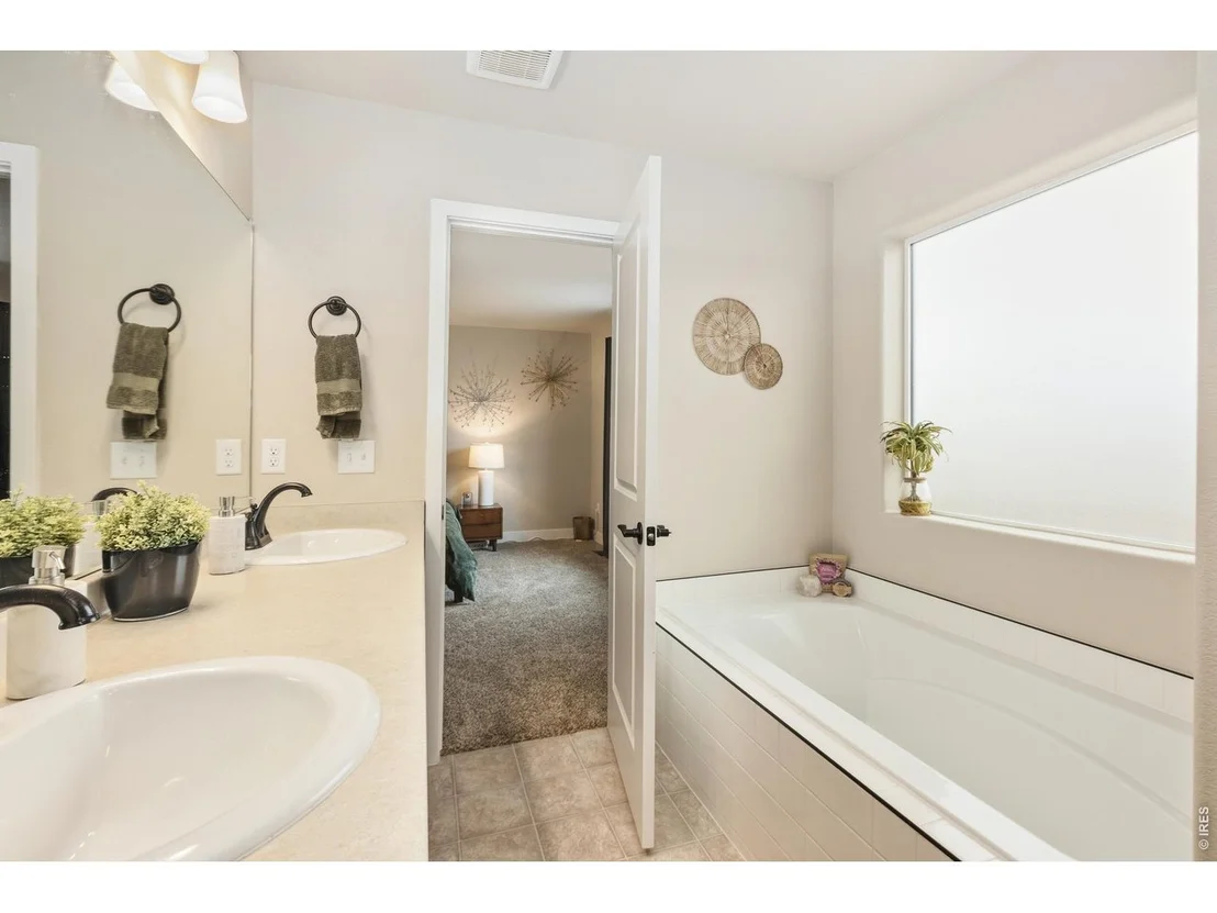 Photo of 2286 Golden Way