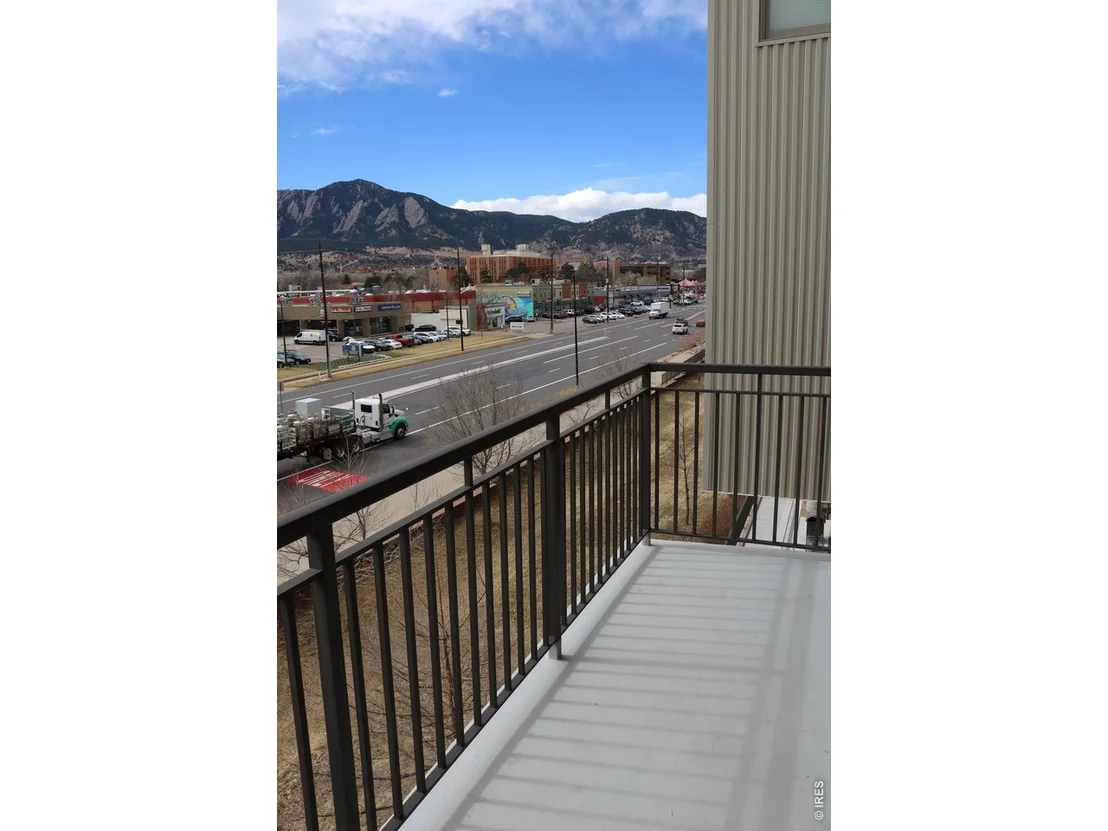 Photo of Unit D319 at 3601 Arapahoe Ave