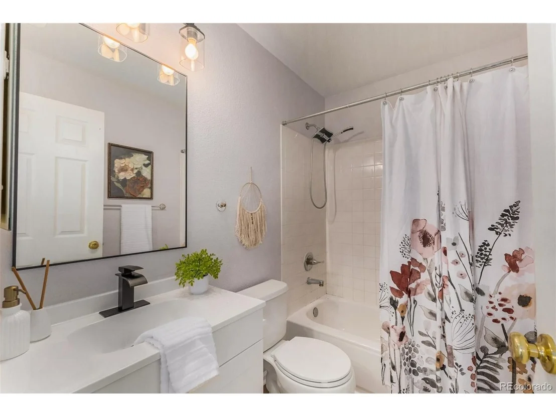 Photo of 452 E 78th Dr