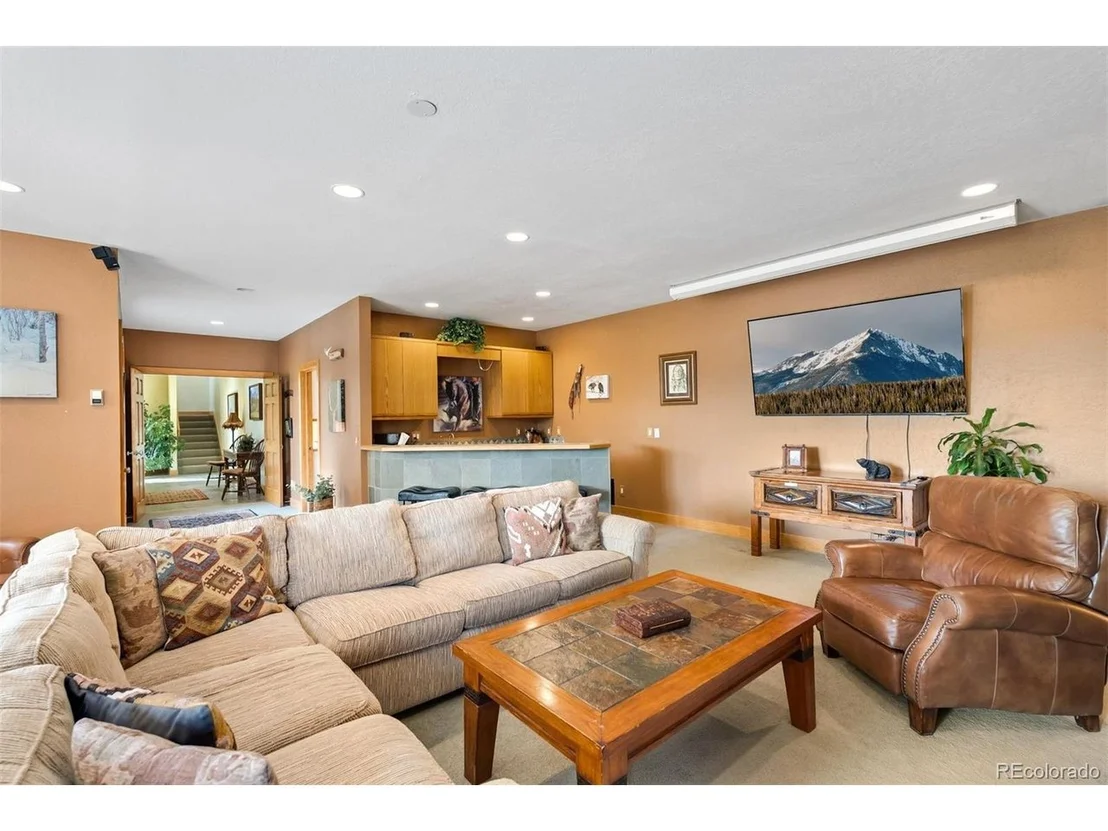 Photo of 348 Jade Rd