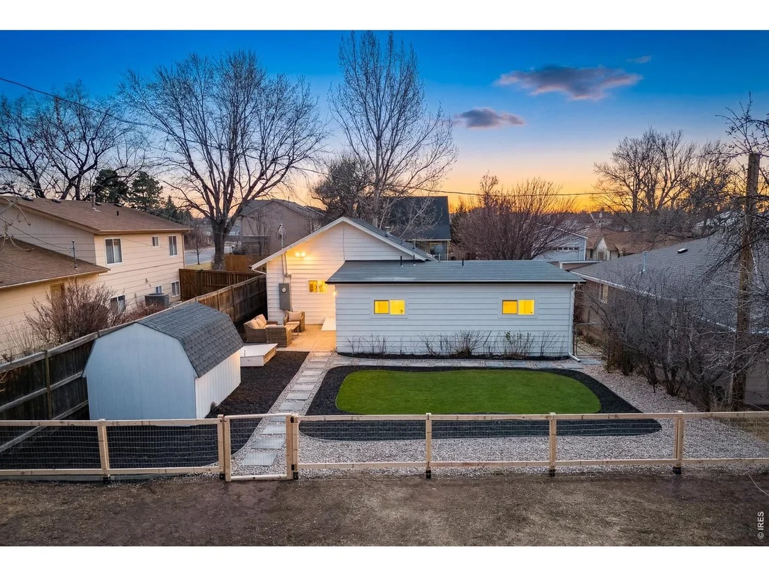 Photo of 104 Oak St