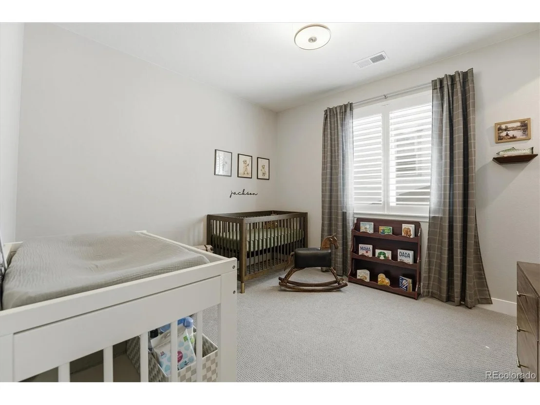 Photo of 489 Meadowleaf Ln