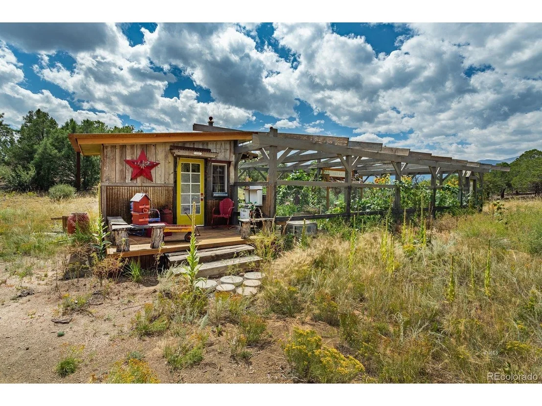 Photo of 325 McMurtrie Rd