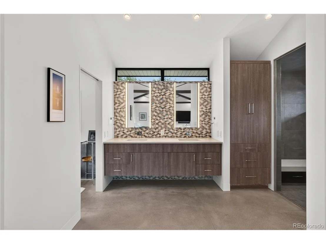 Photo of 863 Circle Dr