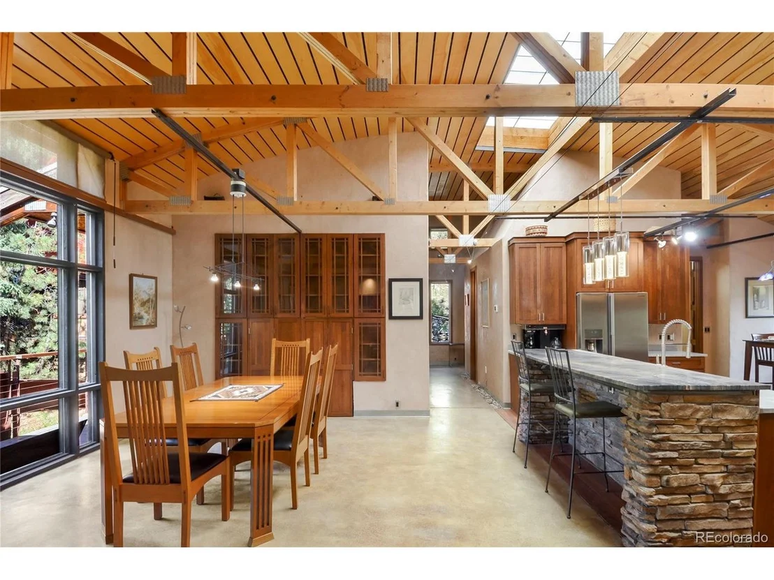 Photo of 3074 High Rd