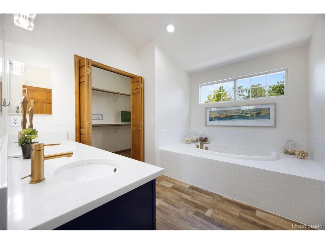 Photo of 1104 Ridgeview Cir