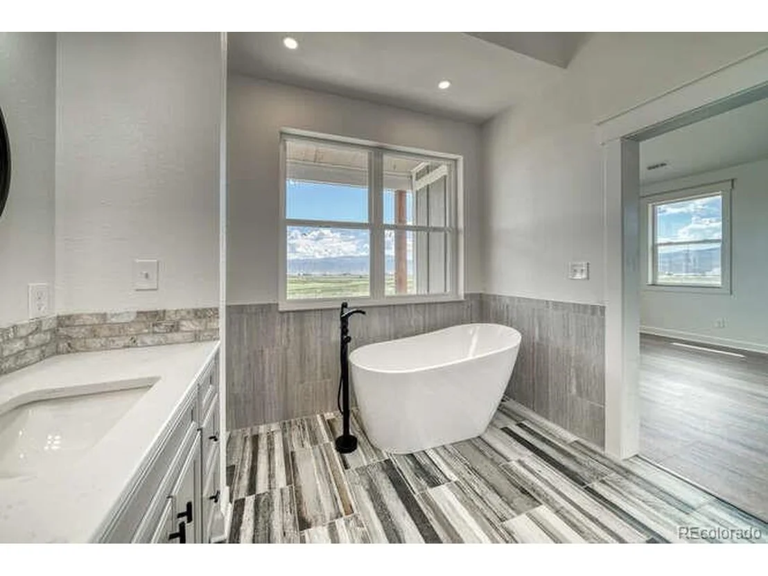 Photo of 8050 Windmill Ln
