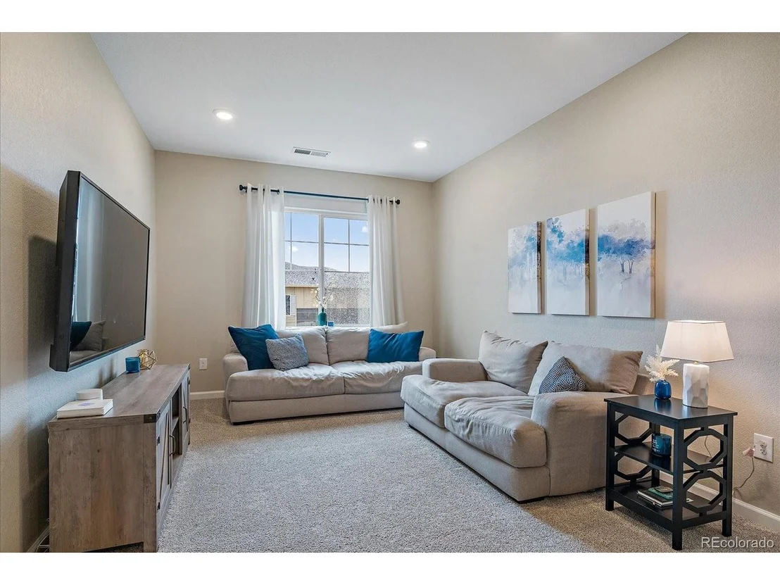 Photo of 7112 S Waterloo Way