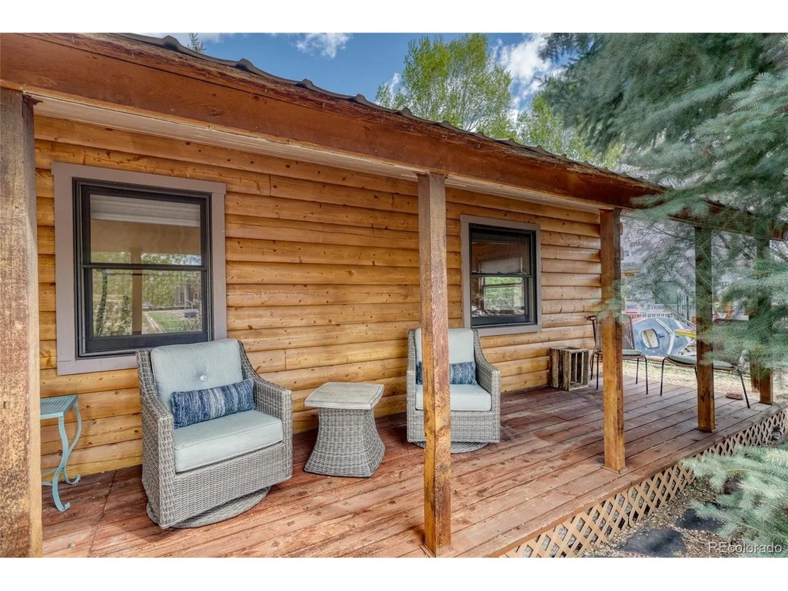 Photo of 1322 Angelview Cir