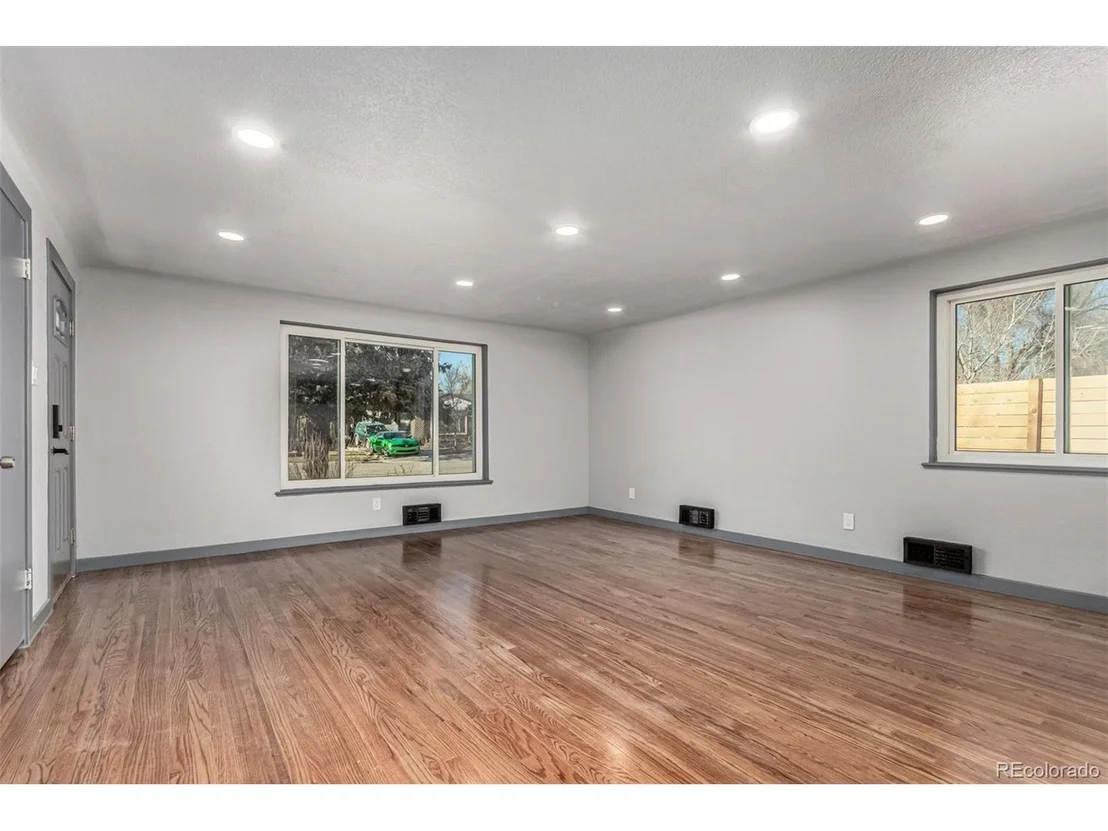 Photo of 5470 Holland Dr