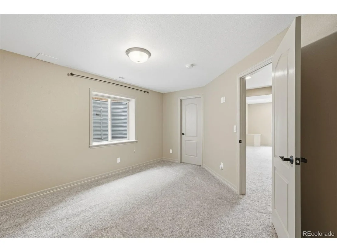 Photo of 10977 Glengate Cir