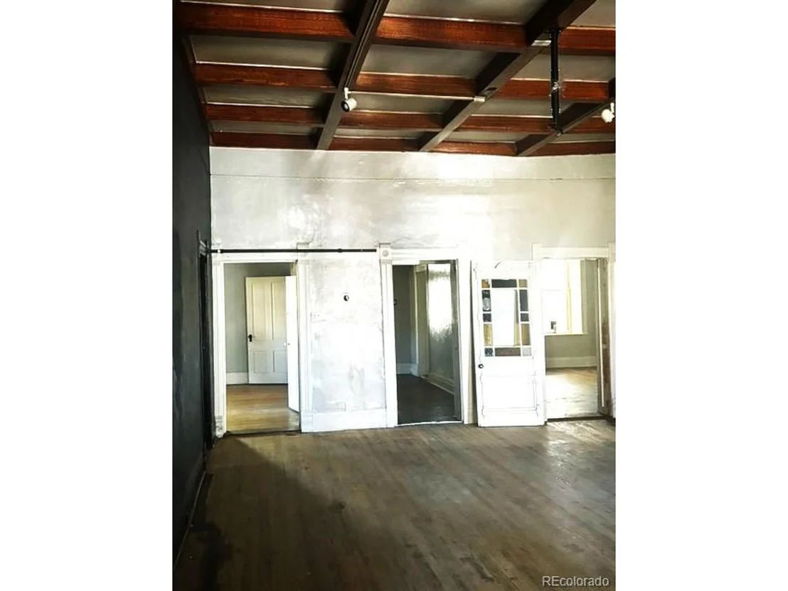 Photo of 331 Main St