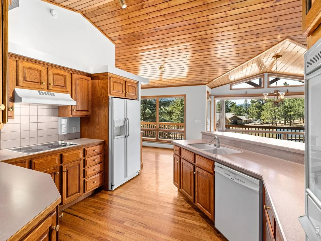 Photo of 650 Summit Dr