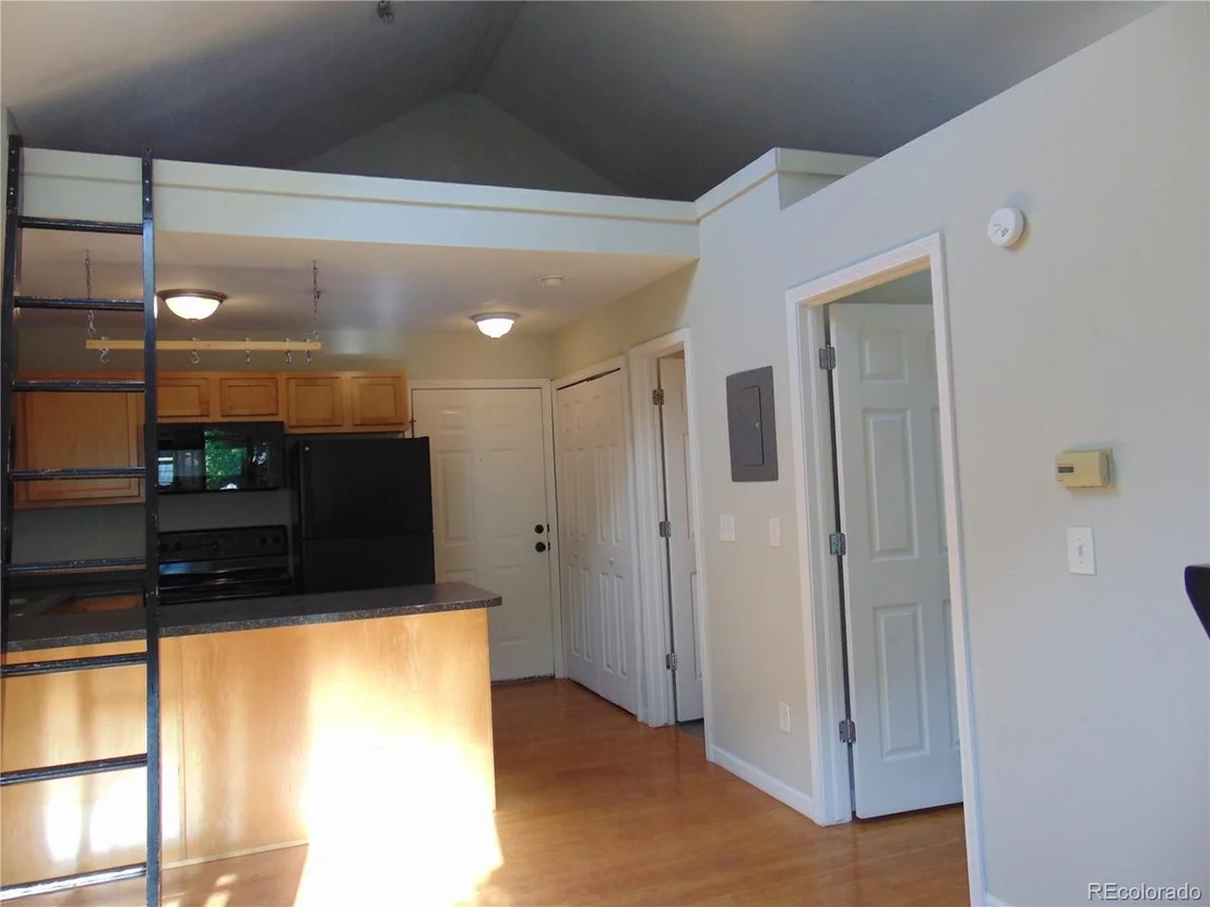 Photo of Unit 302 at 1405 Broadway St