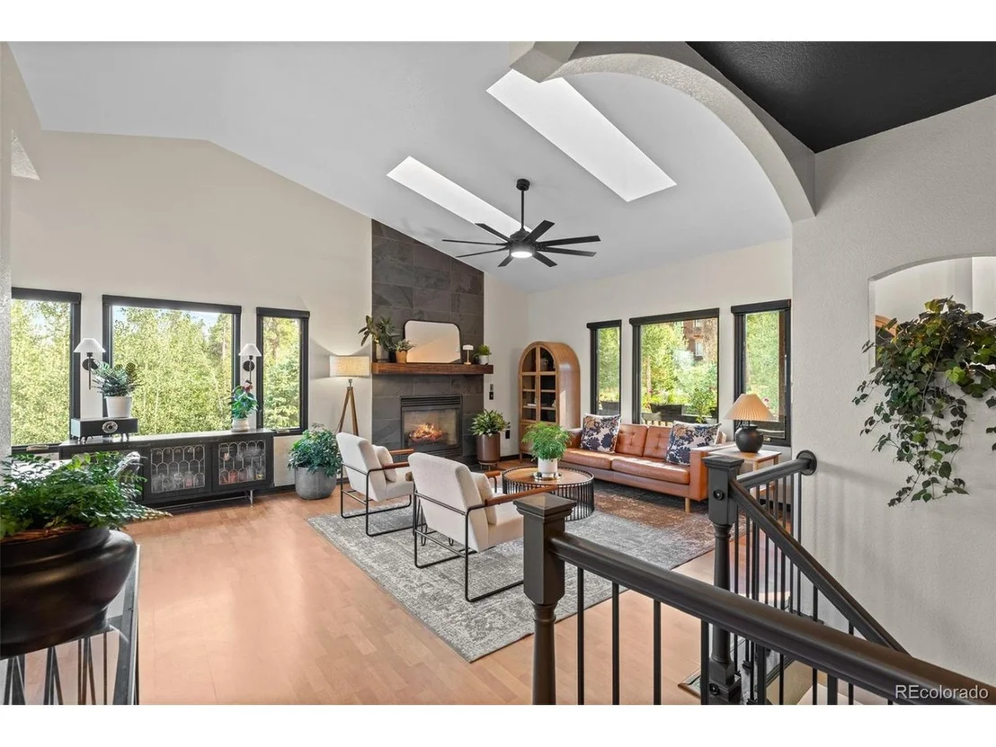 Photo of 424 W Dory Way