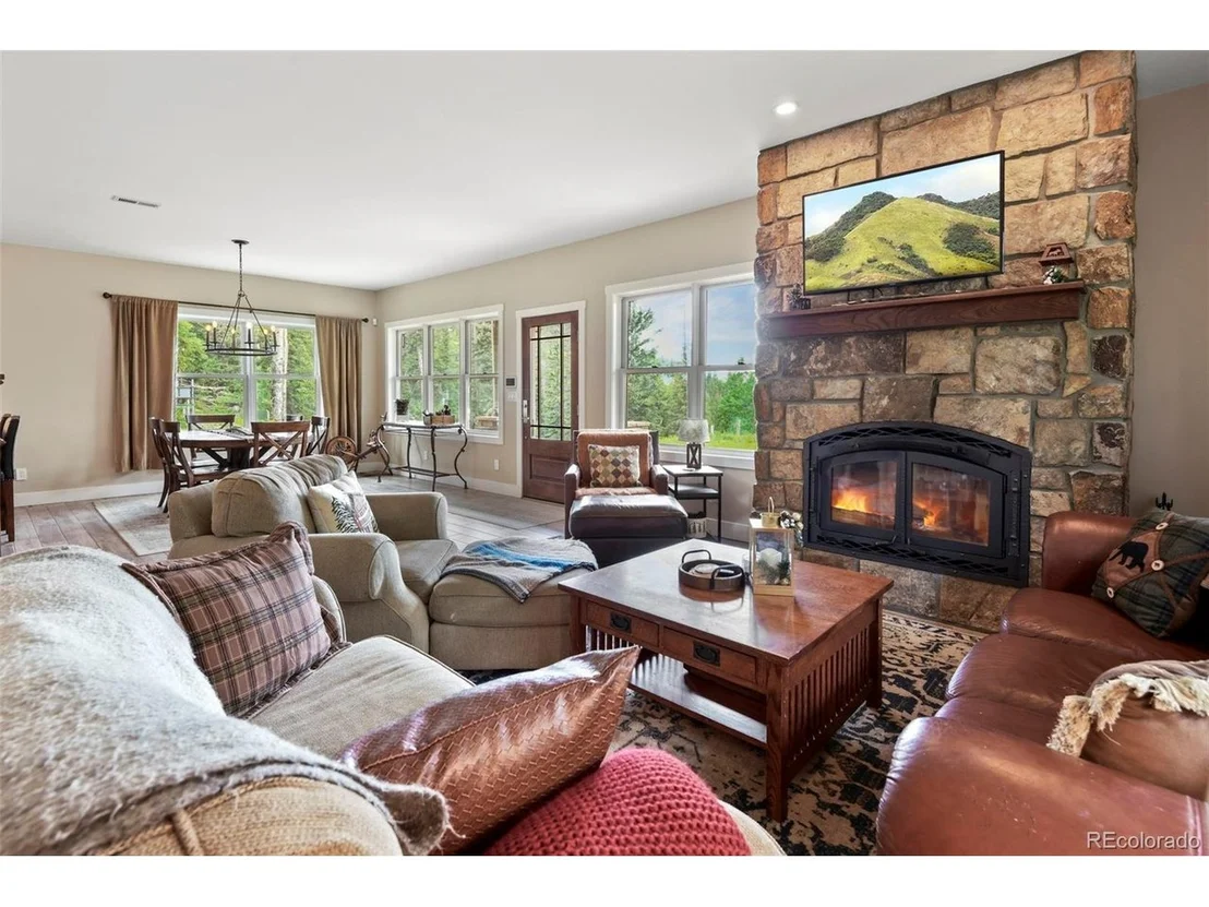 Photo of 1555 Three Peaks Rd