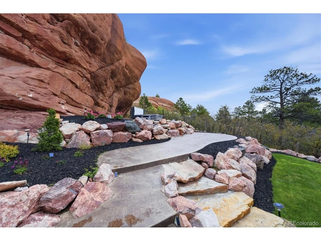 Photo of 6195 Apache Dr