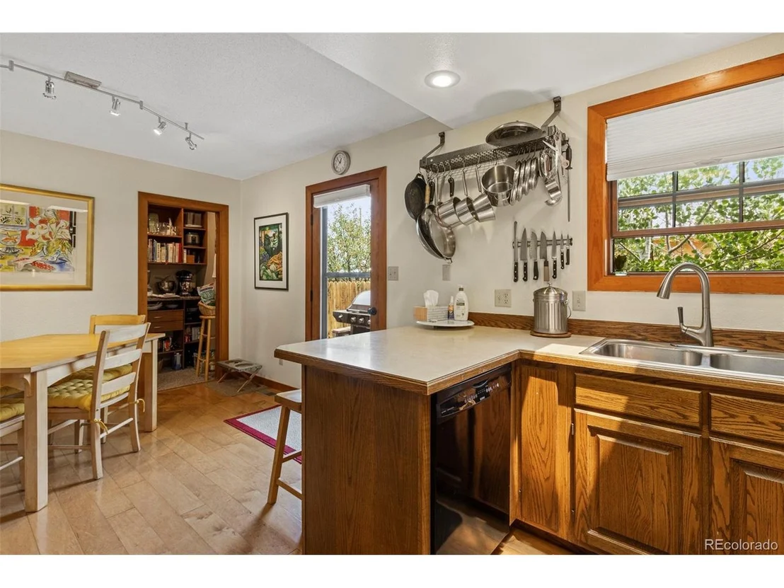 Photo of 326 W 9th St