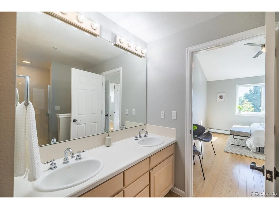 Photo of Unit 3077207 at 3077 29th St