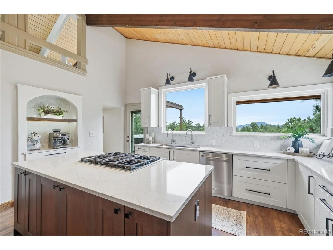 Photo of 6195 Apache Dr