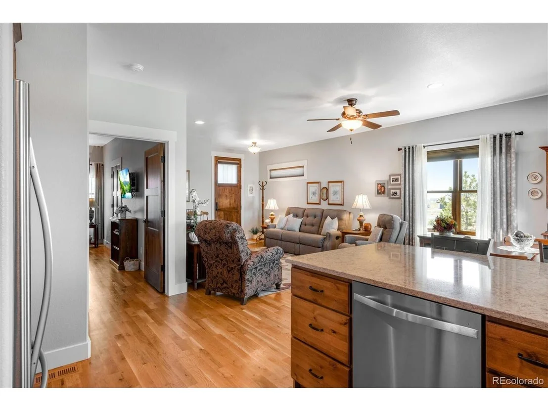 Photo of 39559 Hilltop Cir