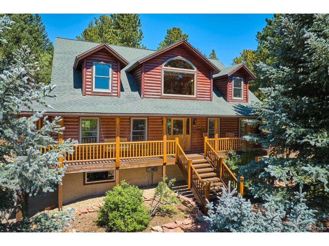 Photo of 323 Spruce Way
