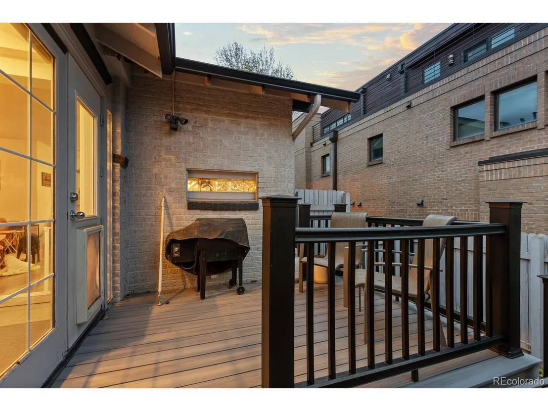 Photo of 561 Cook St