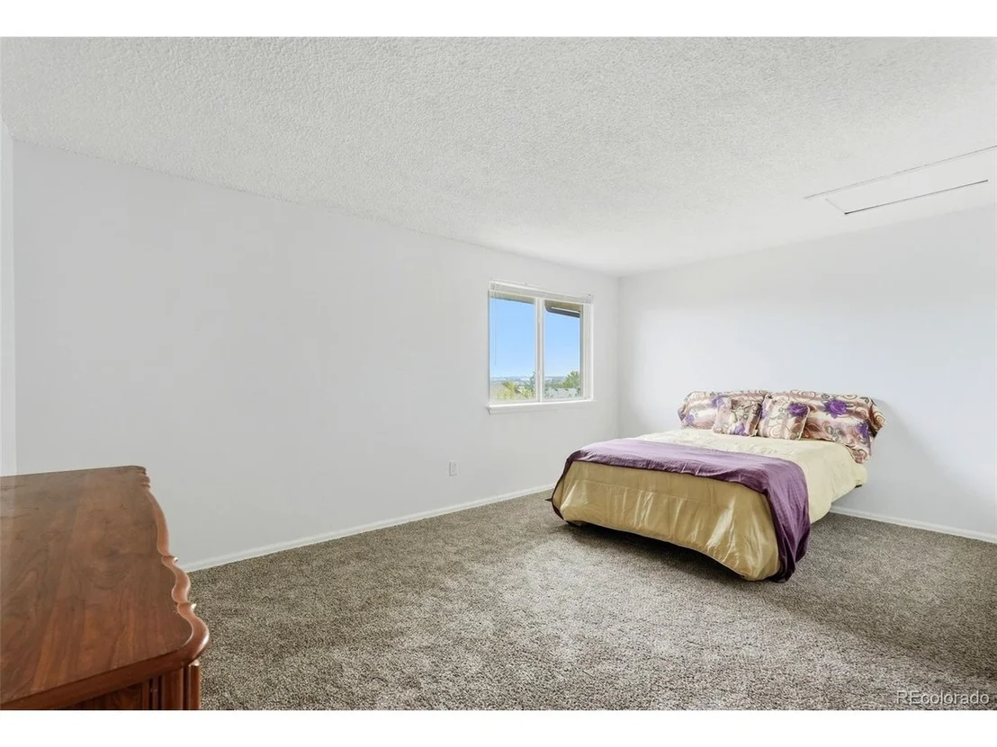 Photo of 1060 Downing Way