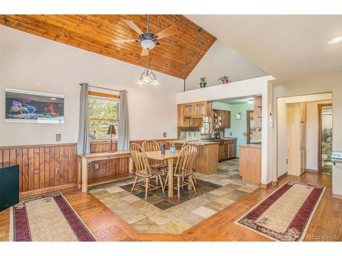 Photo of 1075 Meadows Dr
