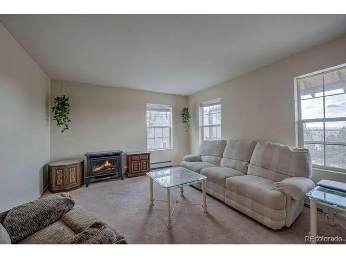 Photo of 370 Falcon Dr
