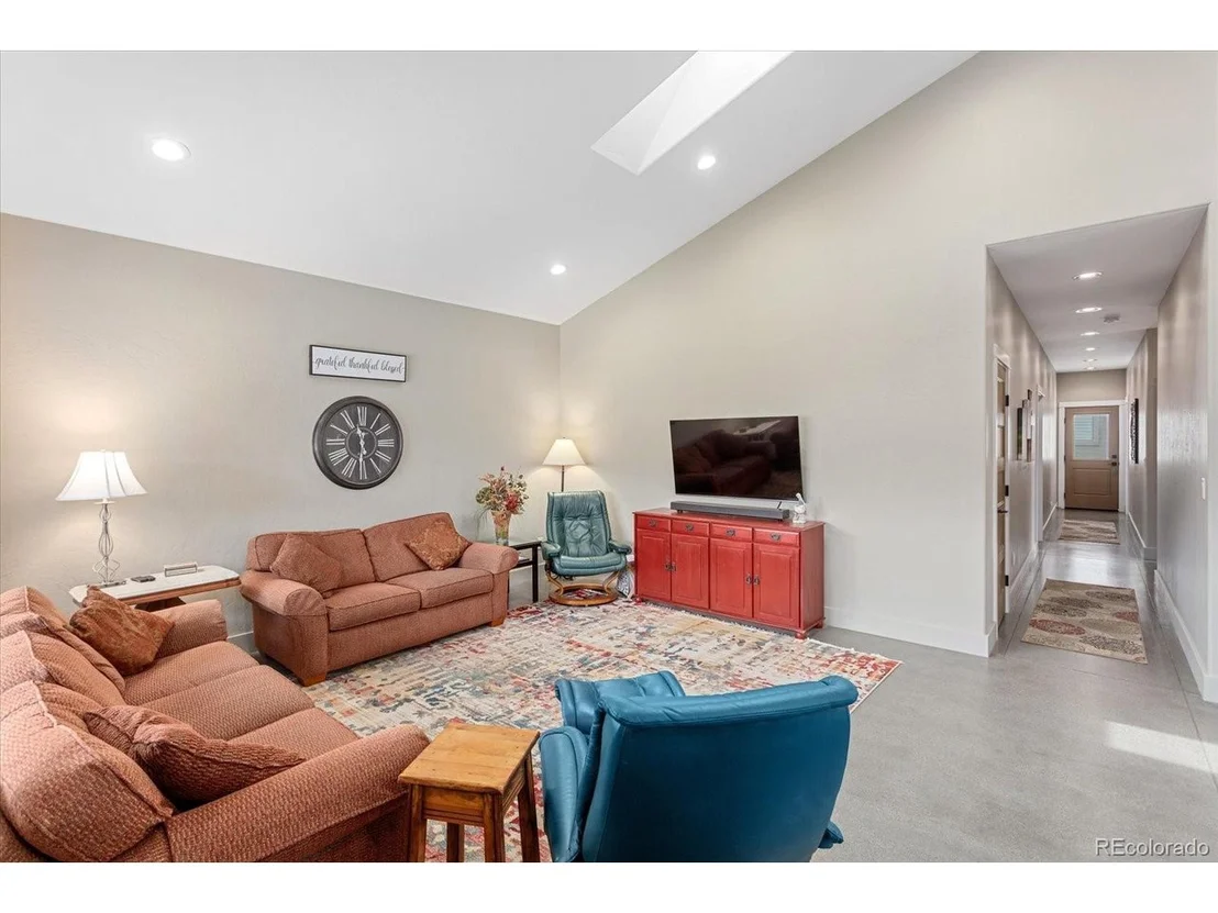 Photo of 539 W 2nd St