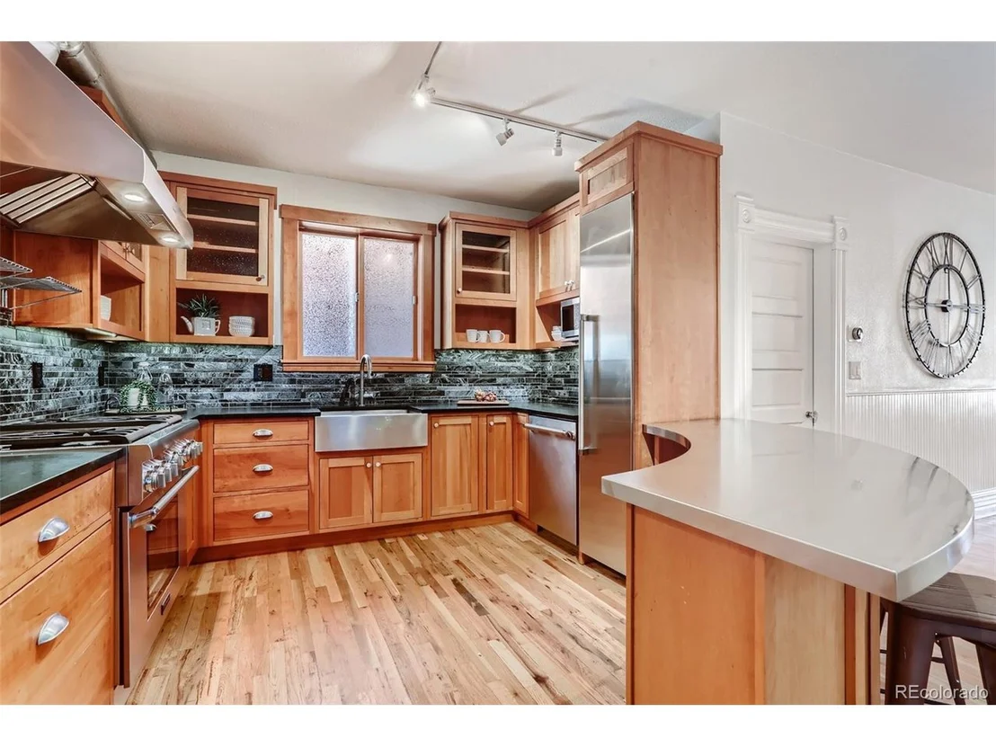 Photo of 3345 Bryant St