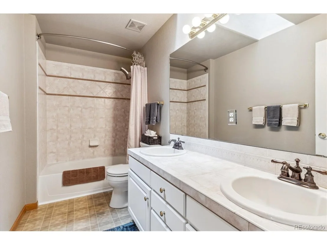 Photo of 540 Rainbow Pl