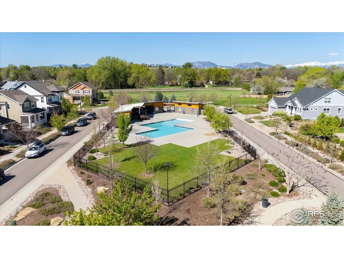 Photo of 2827 Twin Lakes Cir