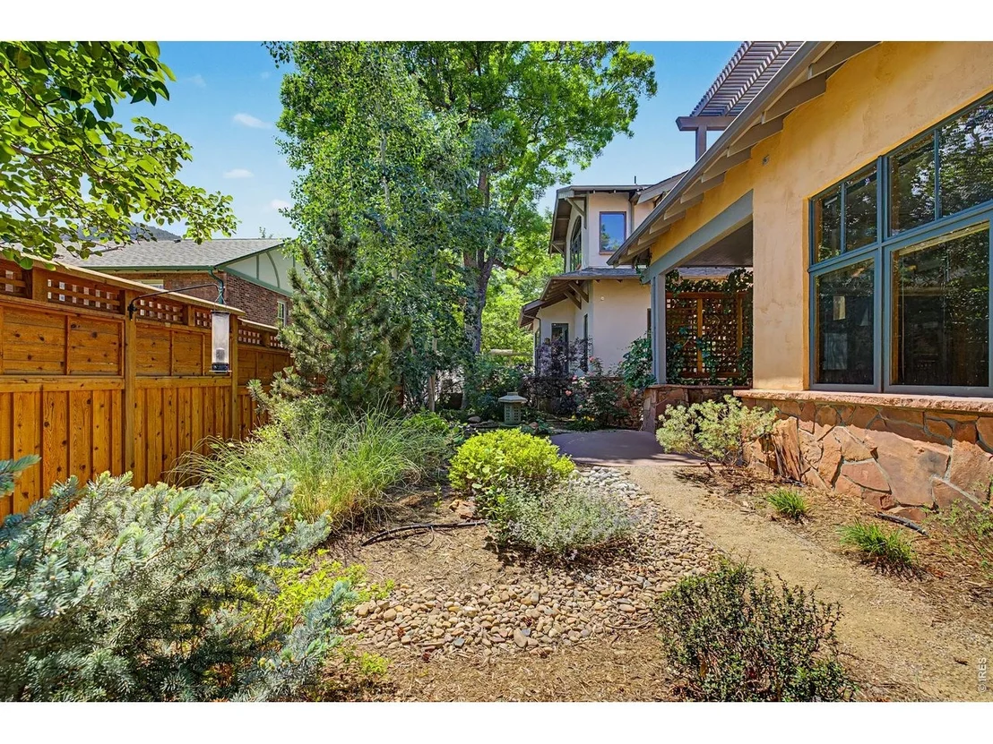 Photo of 610 Streamside Ln