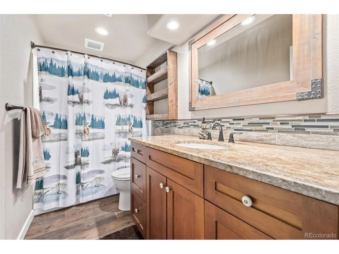 Photo of 215 Dee Rd